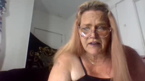 Snapshot of mistressmich623603 chatting on October 31, 4:19 pm thick playful mistress new mature hornygranny online show from October 31, 4:19 pm