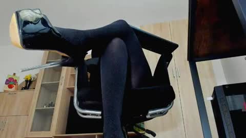 Snapshot of mistressmichelle5 chatting on May 2, 8:47 pm YourGoddessM online show from May 2, 8:47 pm