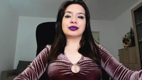 Snapshot of mistressmichelle5 chatting on June 4, 10:54 am YourGoddessM online show from June 4, 10:54 am