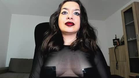 Snapshot of mistressmichelle5 chatting on June 17, 7:11 am YourGoddessM online show from June 17, 7:11 am