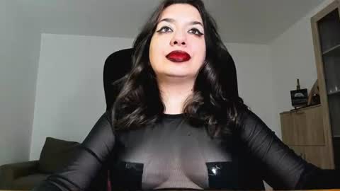 Snapshot of mistressmichelle5 chatting on June 18, 8:02 pm YourGoddessM online show from June 18, 8:02 pm