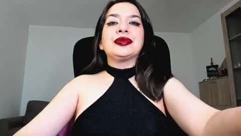 Snapshot of mistressmichelle5 chatting on July 5, 11:01 pm YourGoddessM online show from July 5, 11:01 pm