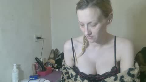 mistressmilly32 online show from April 8, 8:25 am