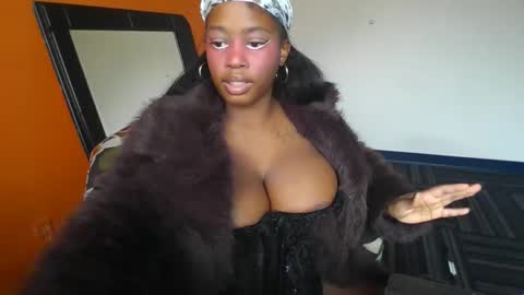 Snapshot of mistressmochareign chatting on February 27, 7:25 pm mistressmochareign online show from February 27, 7:25 pm