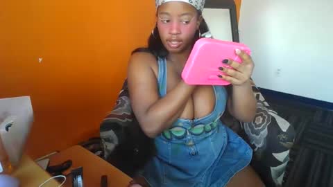 Snapshot of mistressmochareign chatting on March 1, 3:36 pm mistressmochareign online show from March 1, 3:36 pm