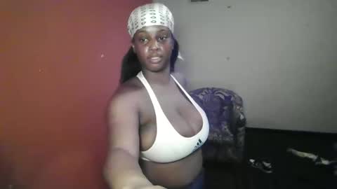 Snapshot of mistressmochareign chatting on March 11, 12:16 am mistressmochareign online show from March 11, 12:16 am