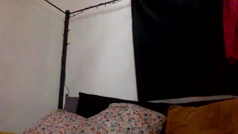 Snapshot of mistressmystii chatting on December 2, 6:08 am Mistress Mystii online show from December 2, 6:08 am