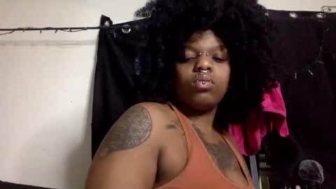 Snapshot of mistressmystii chatting on December 3, 1:02 am Mistress Mystii online show from December 3, 1:02 am