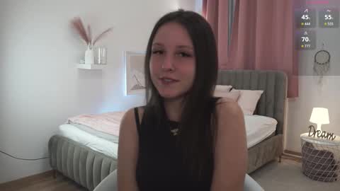 Snapshot of mistresss_sindy chatting on December 15, 9:35 am Sindy online show from December 15, 9:35 am