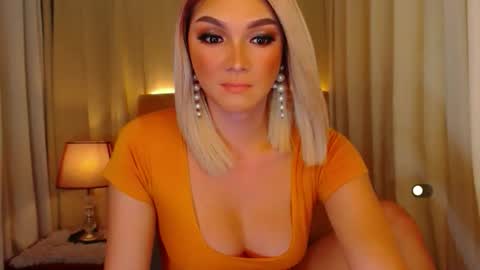 Snapshot of mistressseductionleah chatting on May 6, 2:11 pm Leah online show from May 6, 2:11 pm