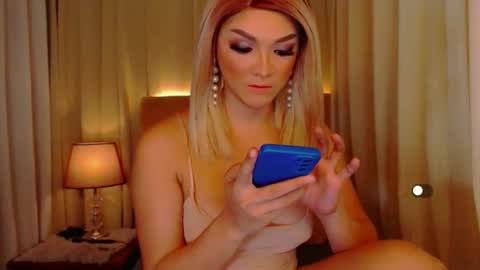 Snapshot of mistressseductionleah chatting on May 11, 1:28 pm Leah online show from May 11, 1:28 pm