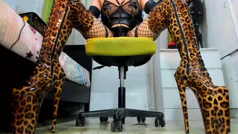 Snapshot of mistresstiffany69 chatting on November 15, 11:32 pm Tiffany online show from November 15, 11:32 pm