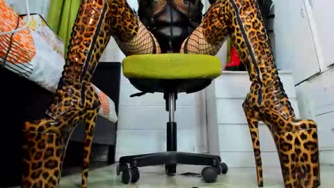 Tiffany online show from December 21, 9:16 am