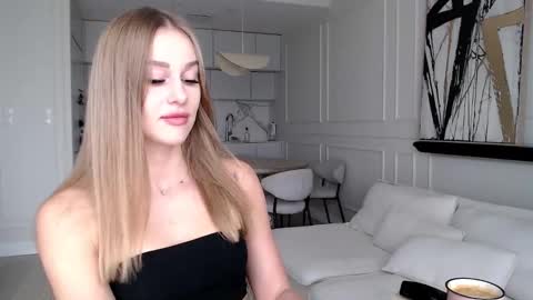 mistressuniverse online show from October 8, 9:29 am