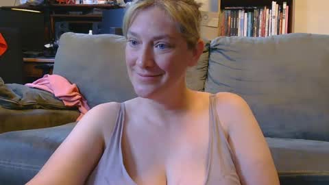 Snapshot of mistymountains96 chatting on June 17, 11:27 pm Misty Mountains online show from June 17, 11:27 pm