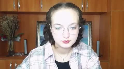 Snapshot of mistyrosee chatting on October 8, 9:29 am Aria online show from October 8, 9:29 am