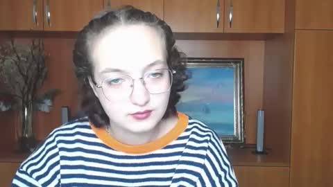 Snapshot of mistyrosee chatting on October 9, 11:30 am Aria online show from October 9, 11:30 am