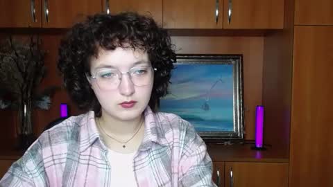 Snapshot of mistyrosee chatting on October 10, 6:45 am Aria online show from October 10, 6:45 am