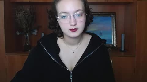 Snapshot of mistyrosee chatting on October 12, 10:47 am Aria online show from October 12, 10:47 am