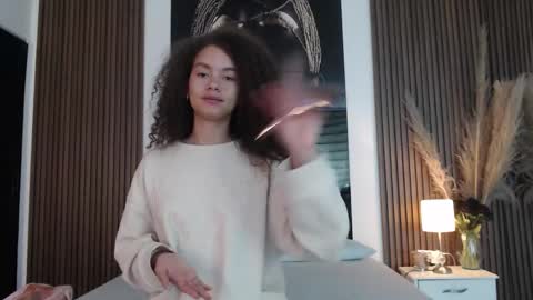 Snapshot of miticabrennet chatting on November 19, 3:17 am Mtica Brennet online show from November 19, 3:17 am