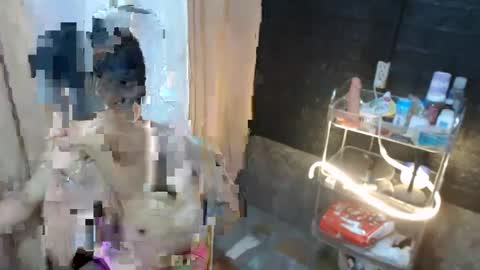 Snapshot of mitsubishixxx chatting on March 9, 6:17 am Nardz online show from March 9, 6:17 am