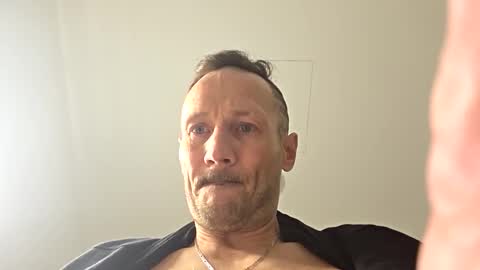 Snapshot of mitzio11 chatting on December 20, 4:30 am Mitzio11 online show from December 20, 4:30 am