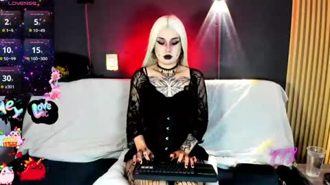 Snapshot of mix_carmilla chatting on June 6, 9:03 am mix_carmilla online show from June 6, 9:03 am