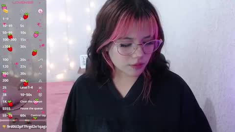 Snapshot of mixie_cute chatting on January 19, 9:23 pm mixie_cute online show from January 19, 9:23 pm