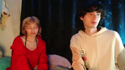 Naomi and Nekorii online show from May 14, 8:32 am
