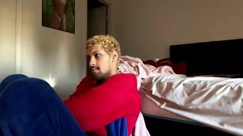 Snapshot of mixxychocolate chatting on February 8, 10:29 pm Deanthony online show from February 8, 10:29 pm