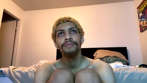 Snapshot of mixxychocolate chatting on February 9, 1:33 am Deanthony online show from February 9, 1:33 am