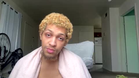 Snapshot of mixxychocolate chatting on February 27, 11:15 pm Deanthony online show from February 27, 11:15 pm