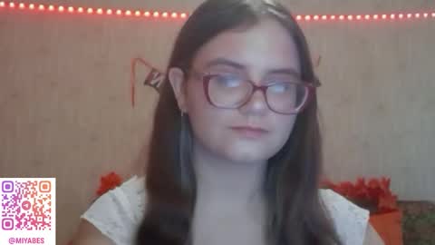 Snapshot of miyabe chatting on November 8, 10:26 am Milana online show from November 8, 10:26 am