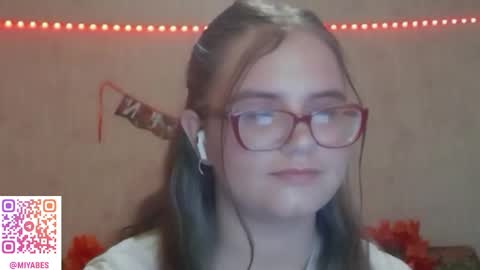 Snapshot of miyabe chatting on November 9, 7:06 am Milana online show from November 9, 7:06 am