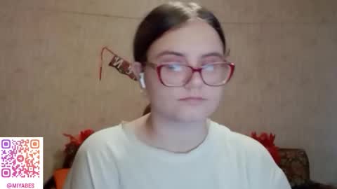 Snapshot of miyabe chatting on November 14, 5:17 am Milana online show from November 14, 5:17 am