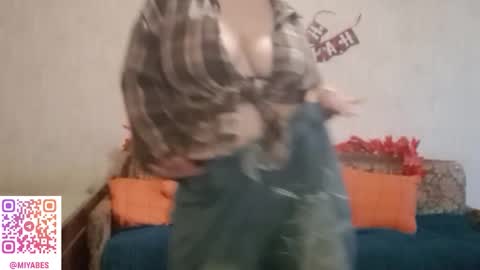 Snapshot of miyabe chatting on November 15, 7:16 am Milana online show from November 15, 7:16 am