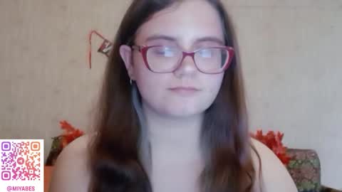 Snapshot of miyabe chatting on November 17, 11:05 am Milana online show from November 17, 11:05 am