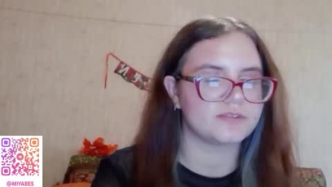 Snapshot of miyabe chatting on November 22, 9:19 am Milana online show from November 22, 9:19 am