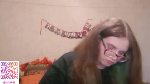 Snapshot of miyabe chatting on November 30, 7:23 am Milana online show from November 30, 7:23 am