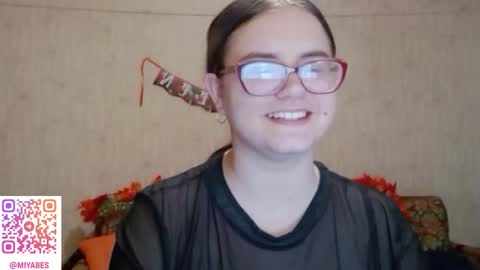 Snapshot of miyabe chatting on December 4, 11:08 am Milana online show from December 4, 11:08 am