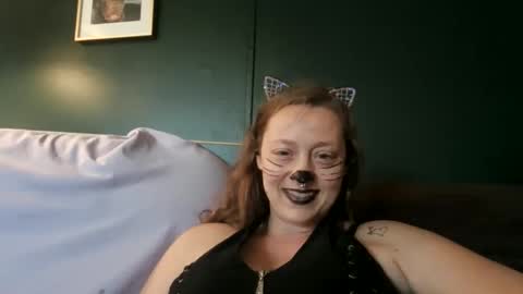 Snapshot of miztrezk chatting on October 31, 3:24 pm miztrezk online show from October 31, 3:24 pm