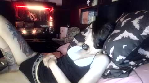 Snapshot of mizzbonez chatting on June 12, 4:11 am Mizz Bonez online show from June 12, 4:11 am