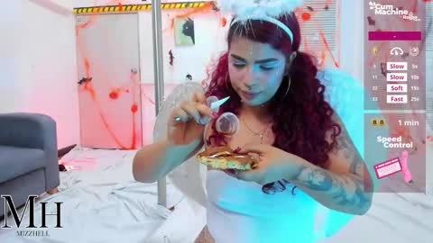 mizzhell_ online show from October 31, 4:08 pm