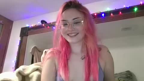 Snapshot of mjandkt chatting on December 17, 5:13 am mjandkt online show from December 17, 5:13 am