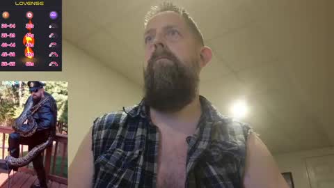 Snapshot of mmazsnake chatting on April 16, 1:39 am SMOKINsnakeEYEZ online show from April 16, 1:39 am
