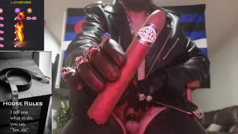 Snapshot of mmazsnake chatting on May 1, 11:31 pm SMOKINsnakeEYEZ online show from May 1, 11:31 pm