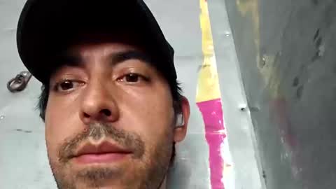 Snapshot of mmiigguueell32 chatting on October 17, 8:44 pm Migue online show from October 17, 8:44 pm