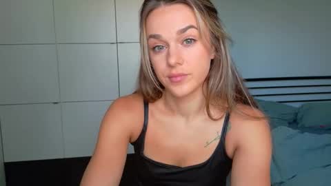 mmminnie online show from October 7, 1:30 pm