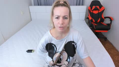 Snapshot of mmmmmargo chatting on November 19, 11:49 pm Margo online show from November 19, 11:49 pm