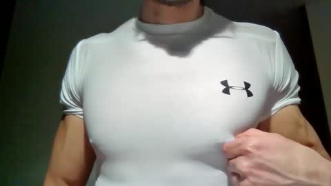 Snapshot of mmuscularman chatting on March 10, 5:33 am mmuscularman online show from March 10, 5:33 am
